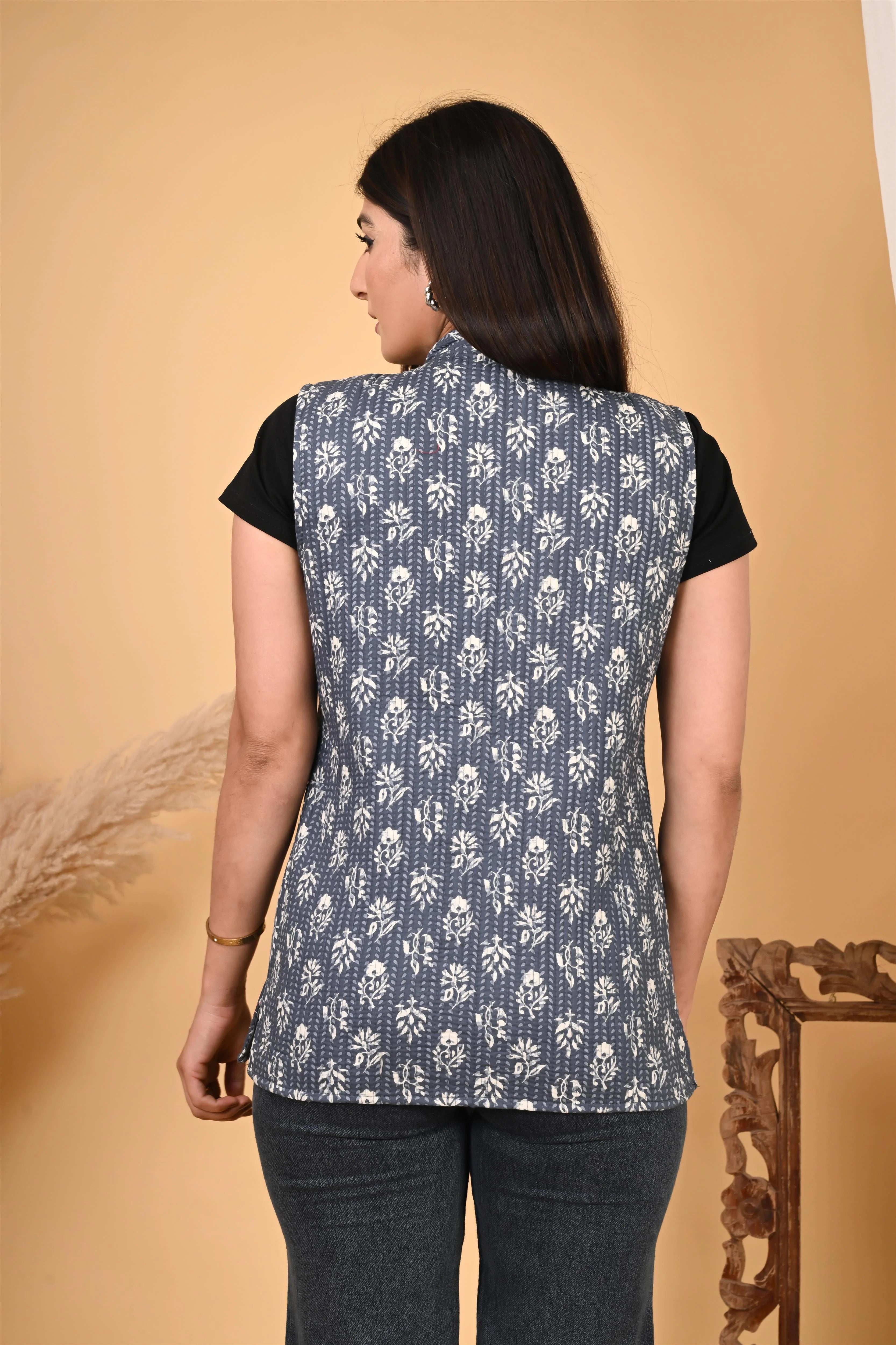 Winter Grey Sleeveless Reversible Jaipuri Cotton Quilted Jackets For Women