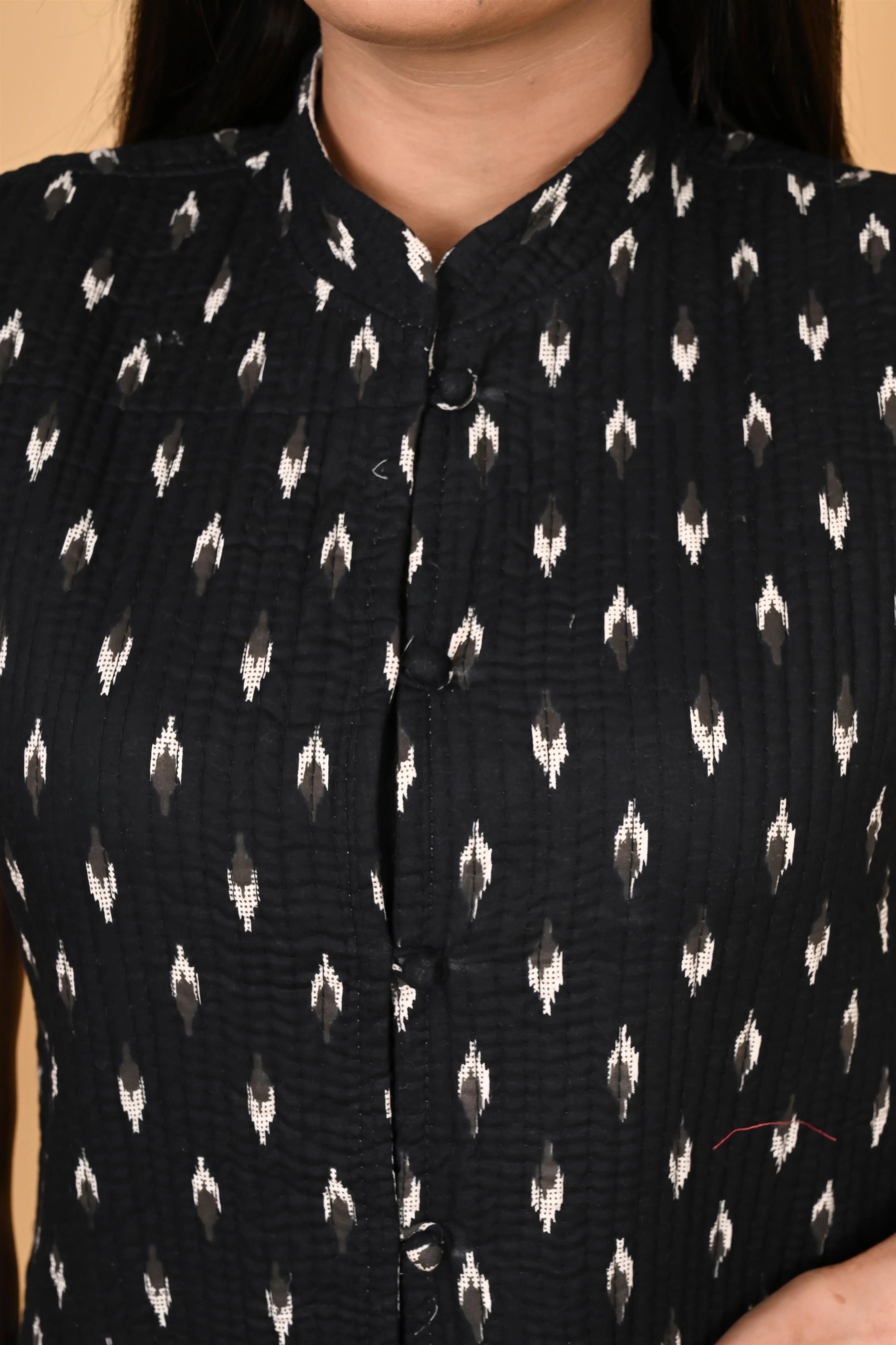 Winter Black Sleeveless Reversible Jaipuri Cotton Quilted Jackets For Women