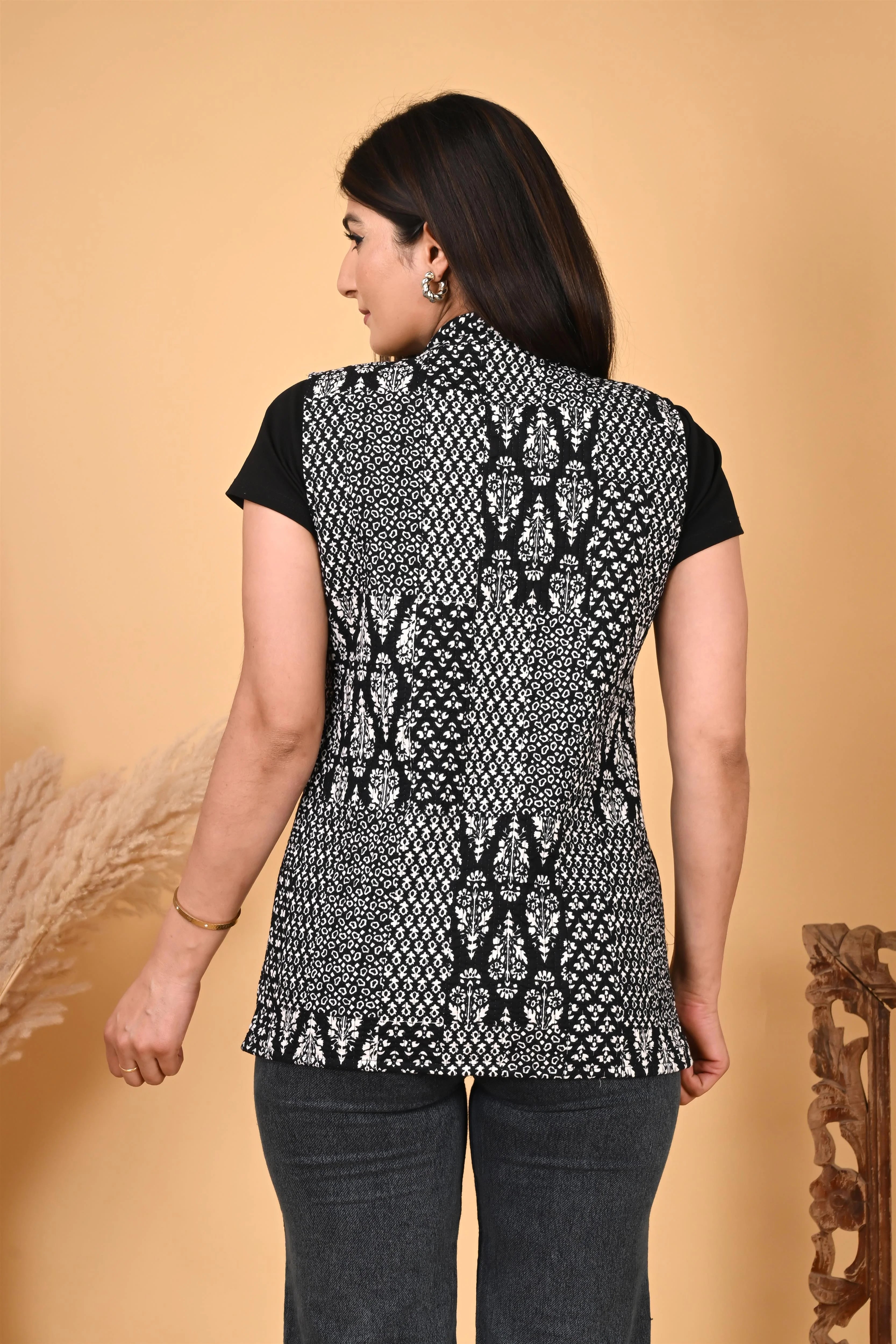 Winter Black Sleeveless Reversible Jaipuri Cotton Quilted Jackets For Women