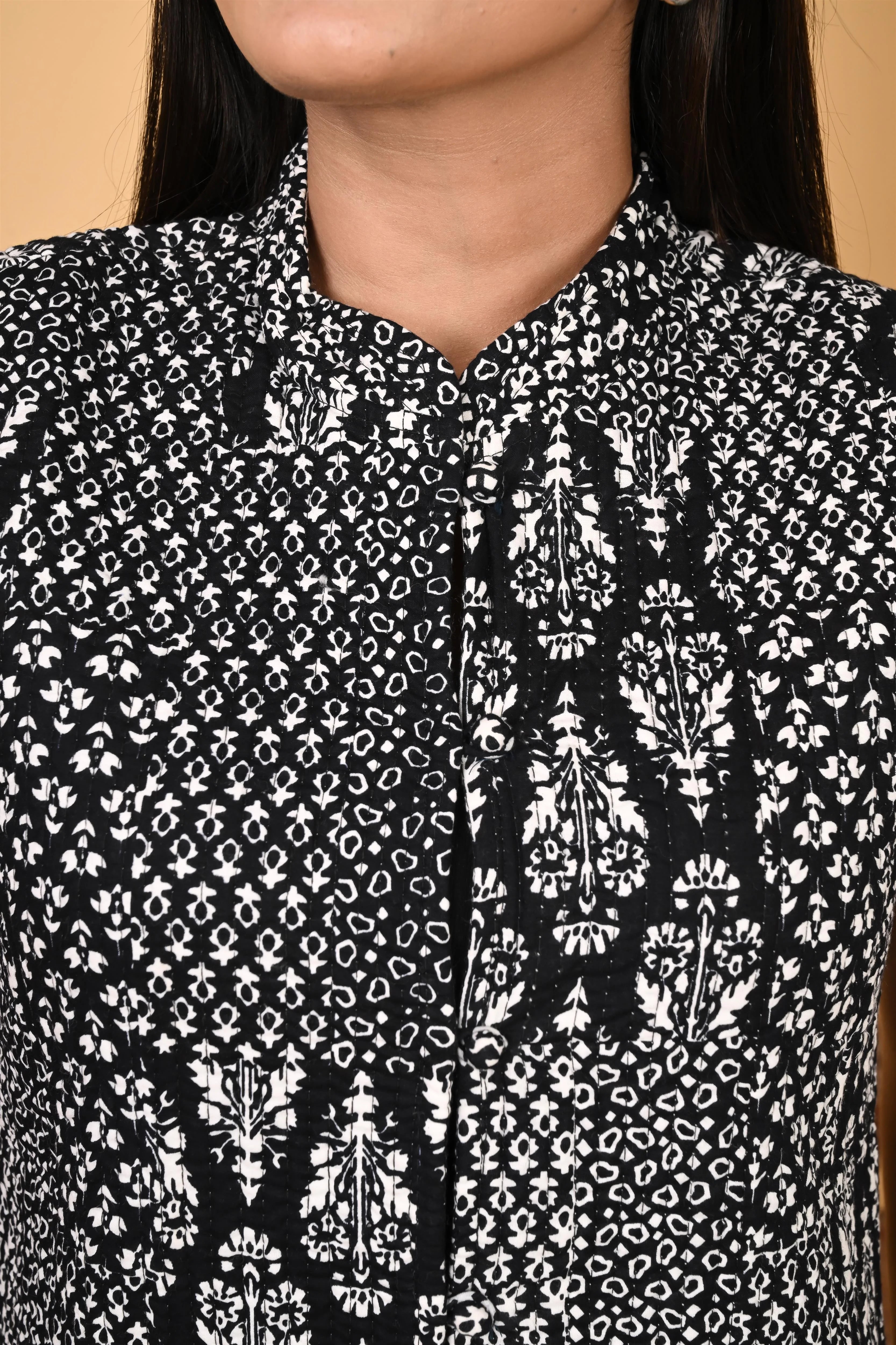 Winter Black Sleeveless Reversible Jaipuri Cotton Quilted Jackets For Women